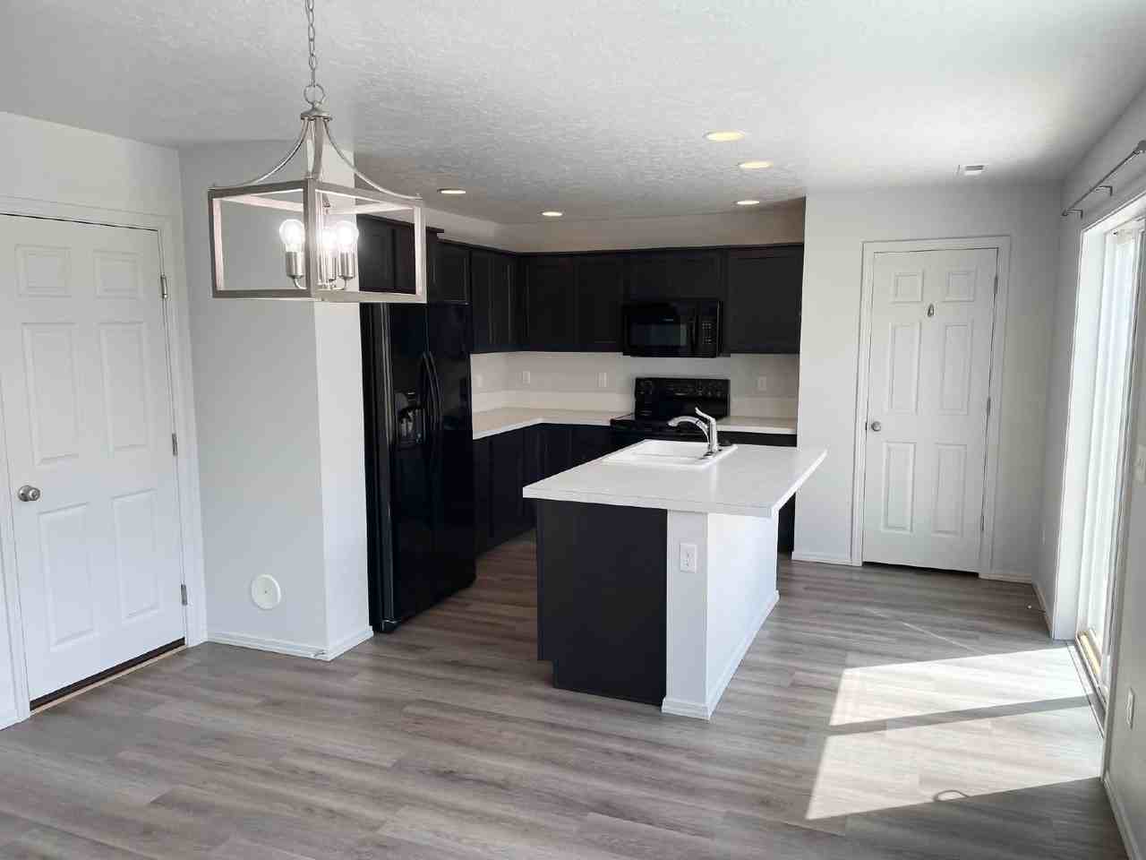7597 E Drouillard St - Photo 6 of 46