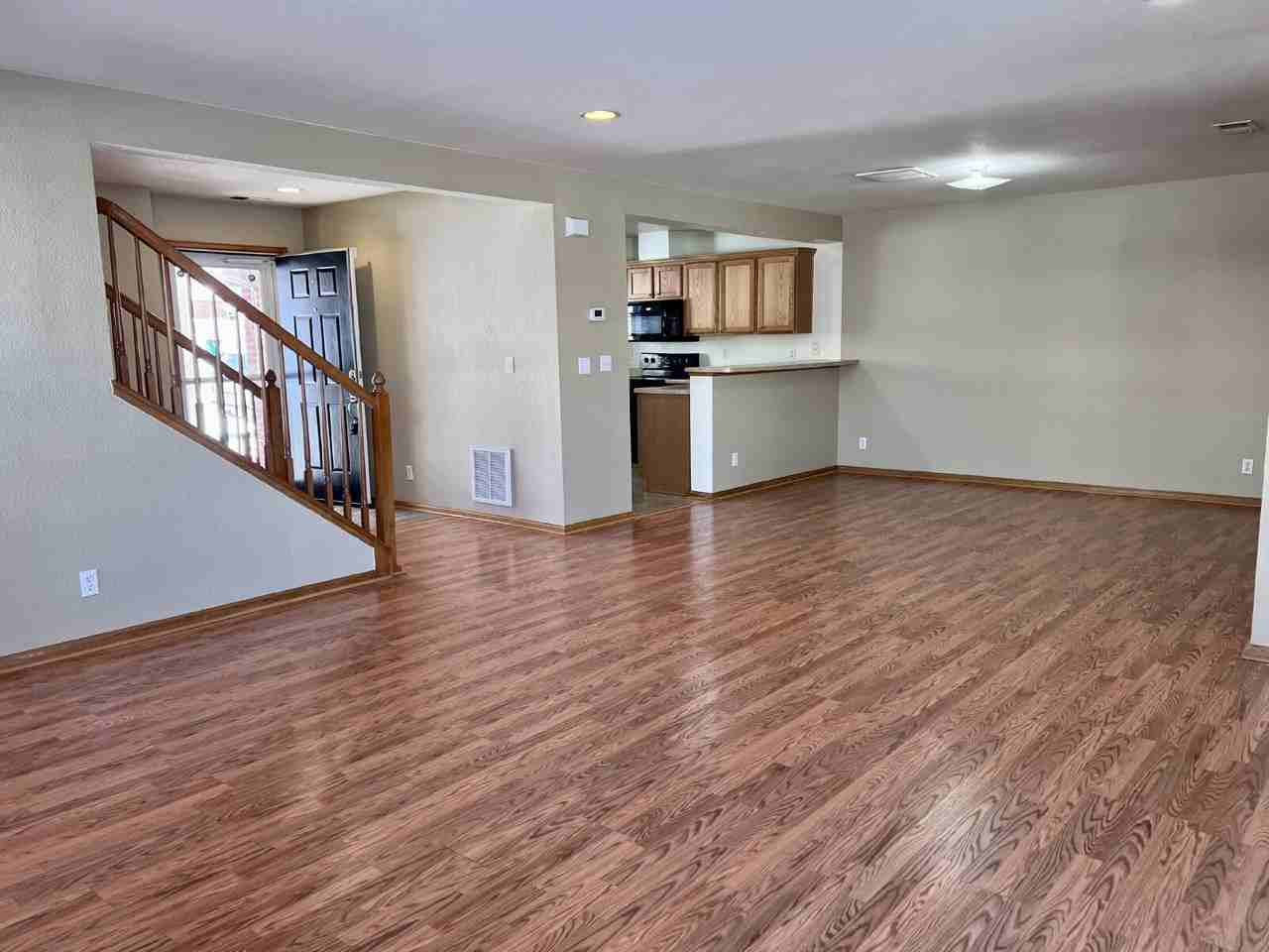 1121 S Richfield St - Photo 4 of 31