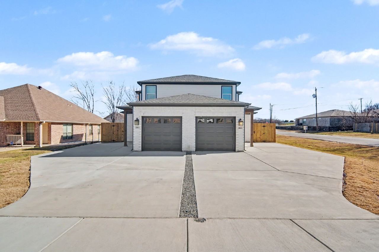 3163 Karen St - Photo 3 of 23