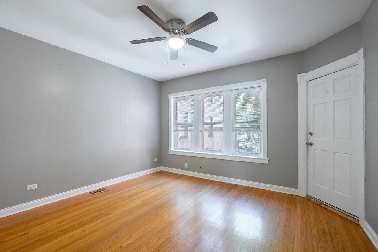 3403 N Hamlin Ave #1 - Photo 4 of 20
