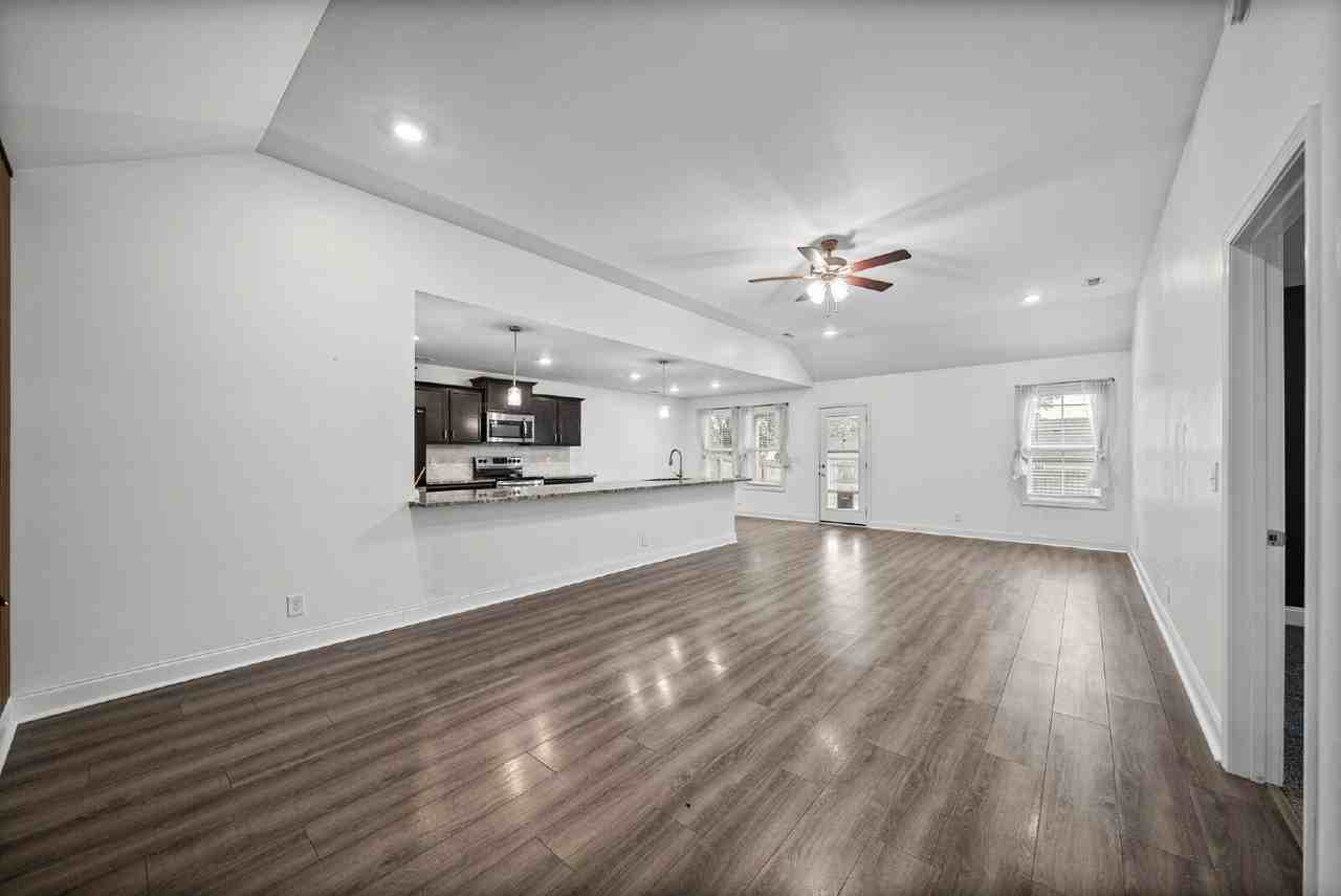 204 King Rd - Photo 4 of 29