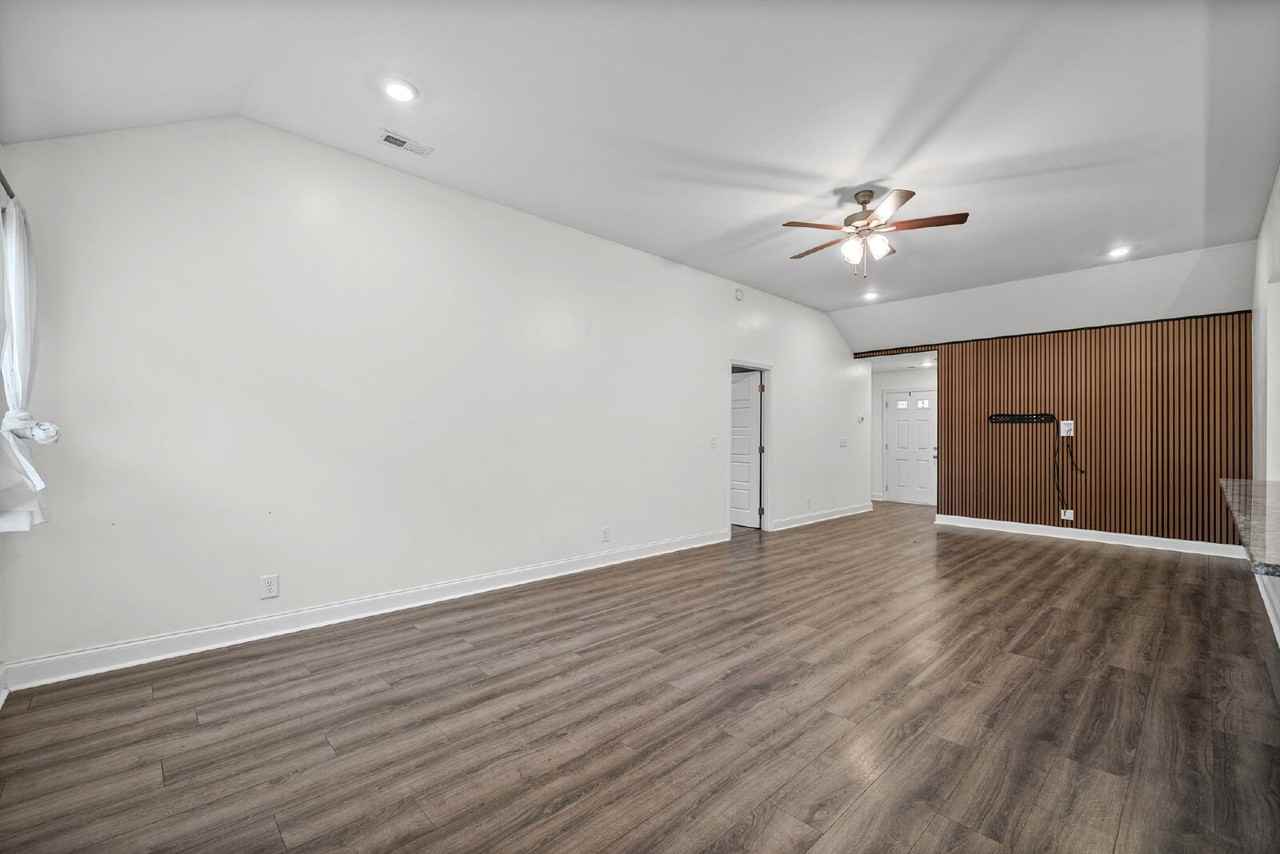 204 King Rd - Photo 5 of 29