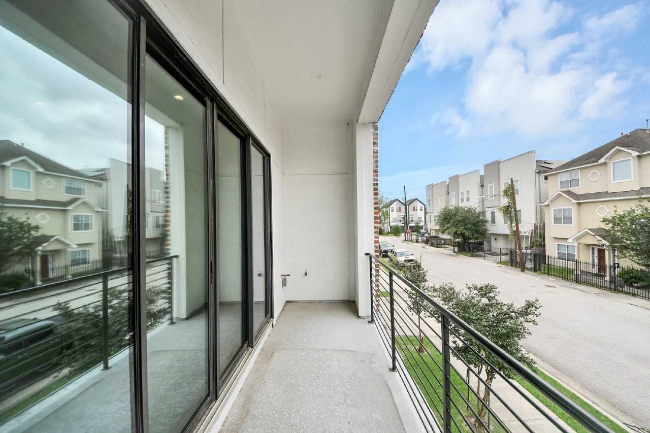 2114 Stuart St - Photo 3 of 40