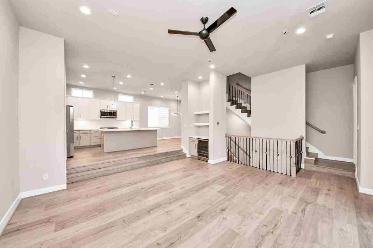2114 Stuart St - Photo 6 of 40