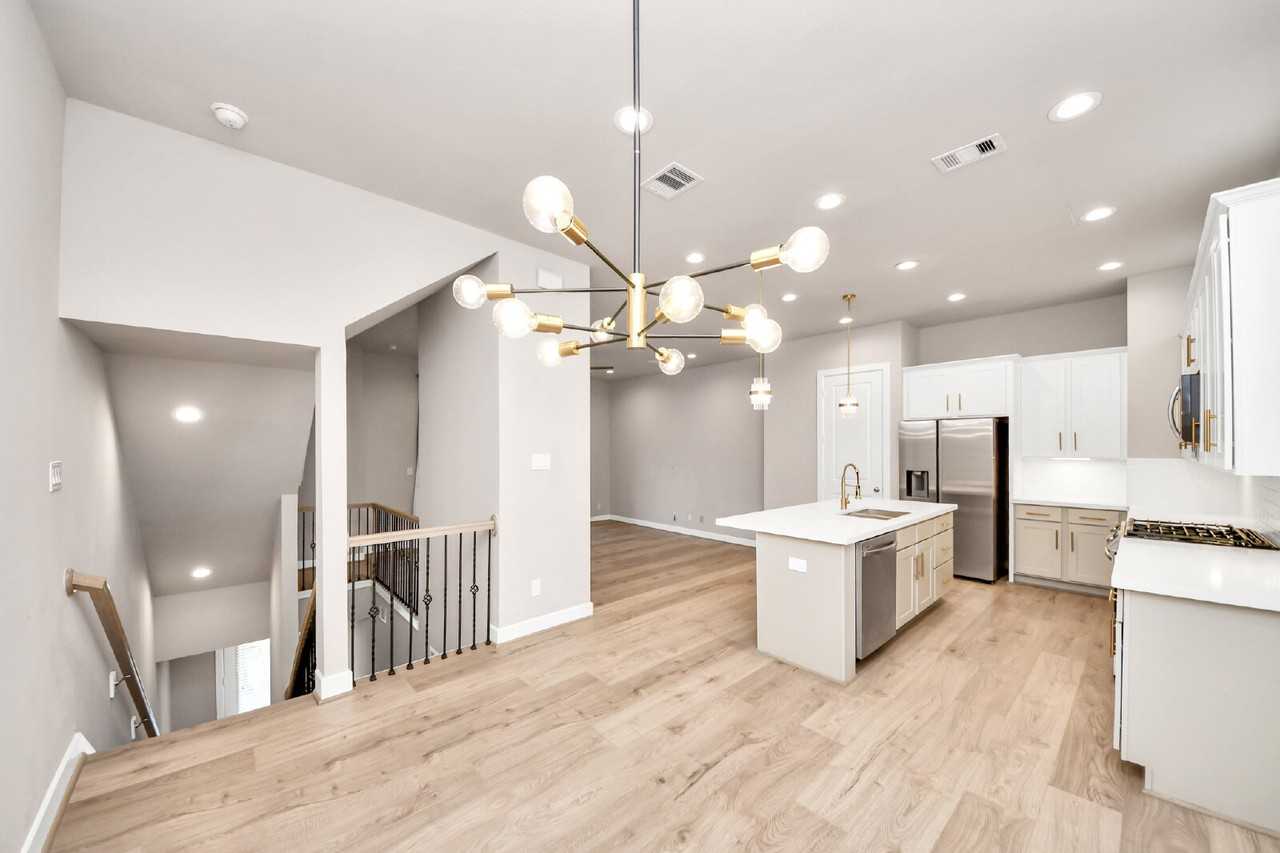 2114 Stuart St - Photo 7 of 40