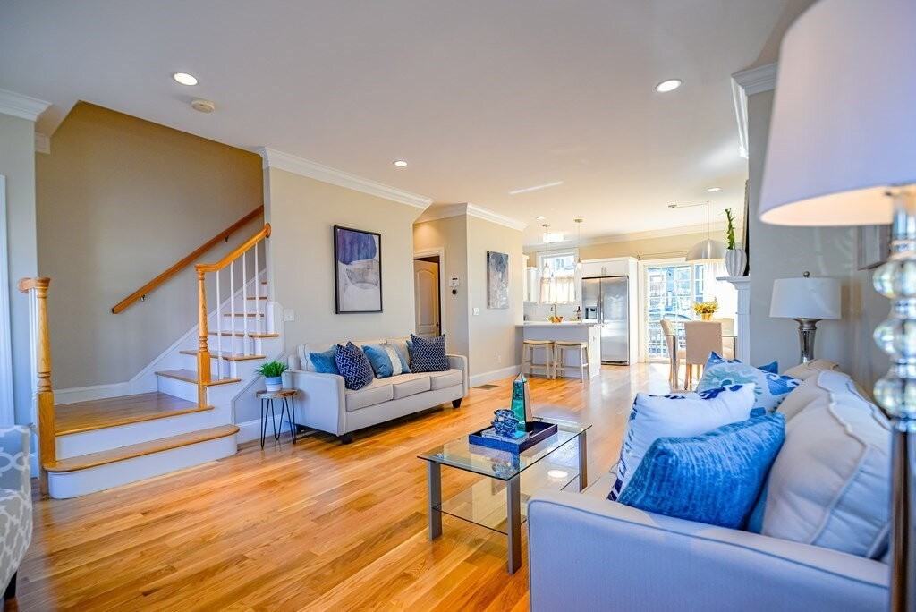 429 Gallivan Blvd - Photo 3 of 30