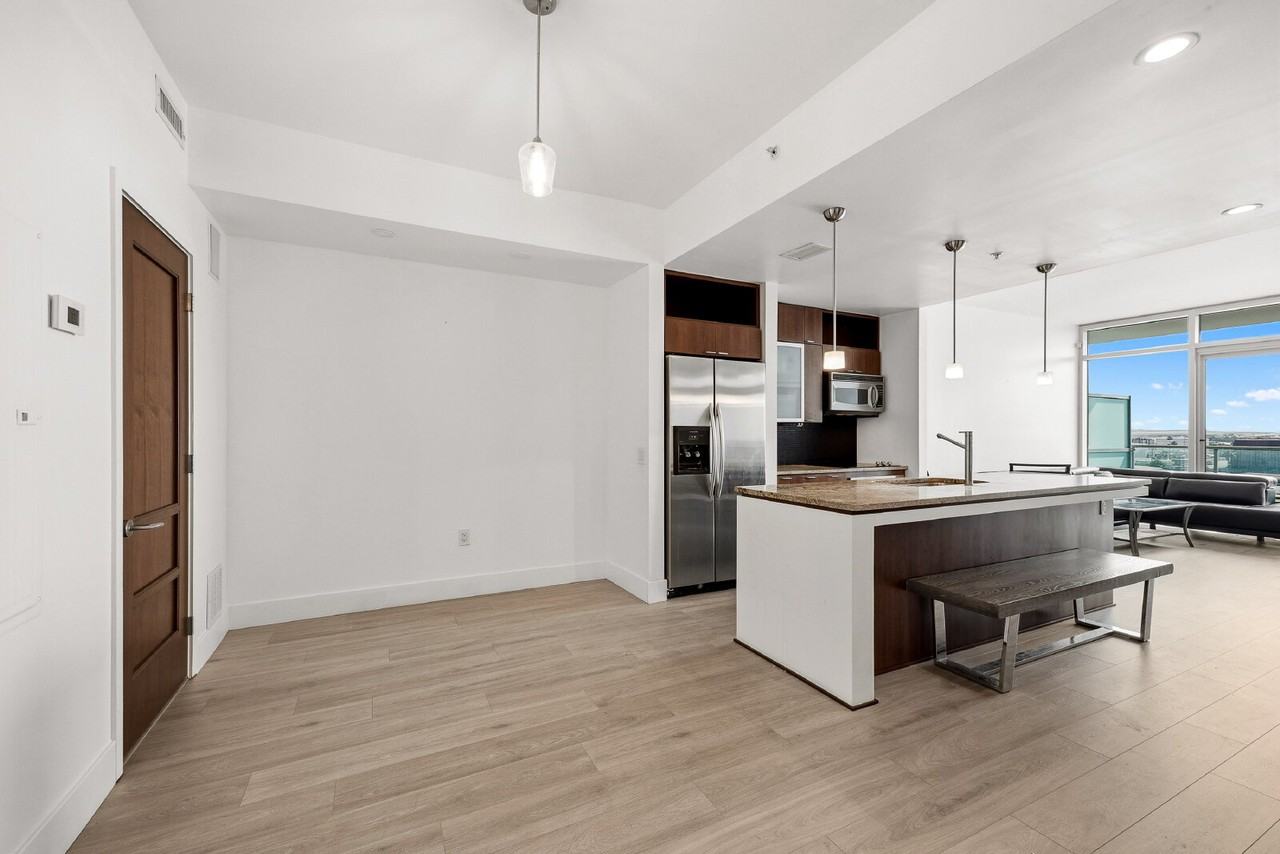 111 N 12th St Unit 1707 - Photo 7 of 32