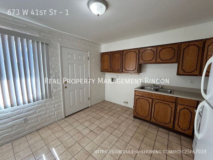 673 W 41st St #1 - Photo 5 of 12