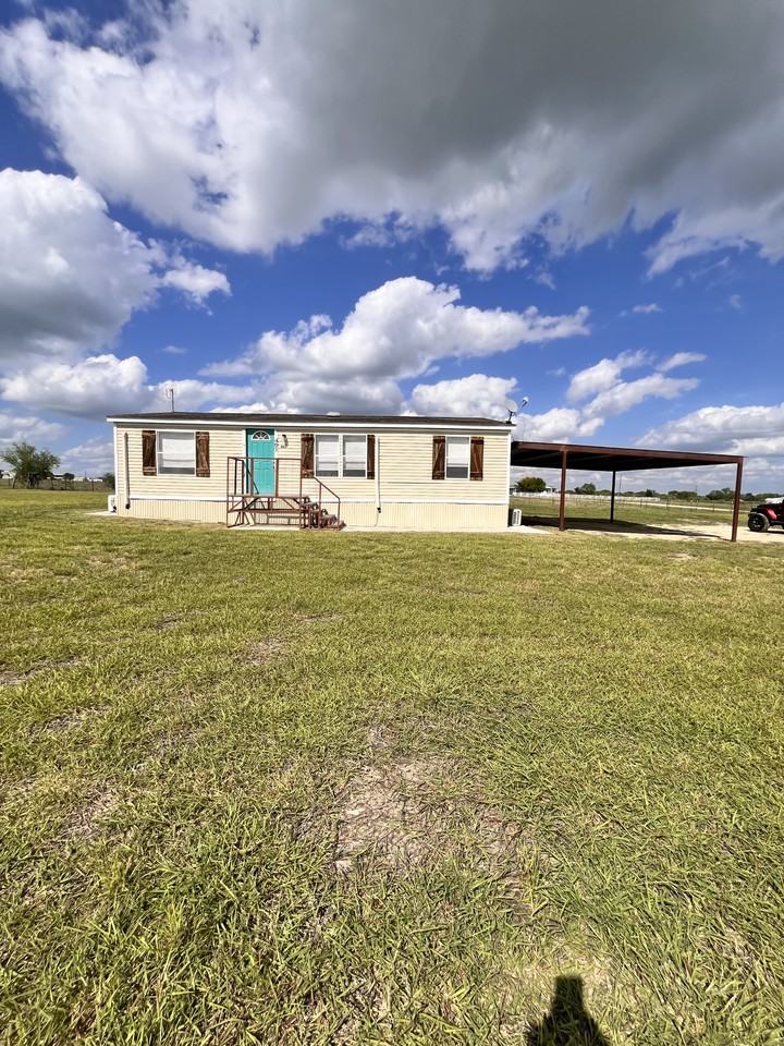 405 Stagecoach Hill Dr #NA - Photo 2 of 17