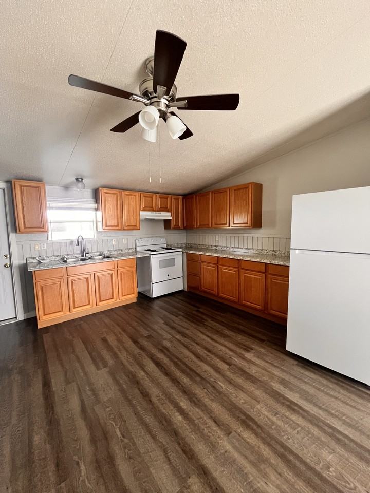 405 Stagecoach Hill Dr #NA - Photo 7 of 17