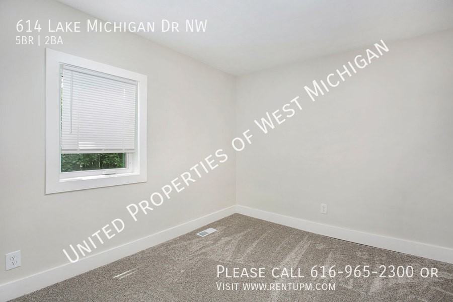 614 Lake Michigan Dr Nw - Photo 6 of 20