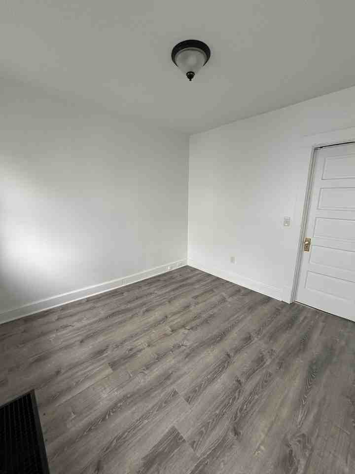 504 W 29th St #2 - Photo 3 of 26