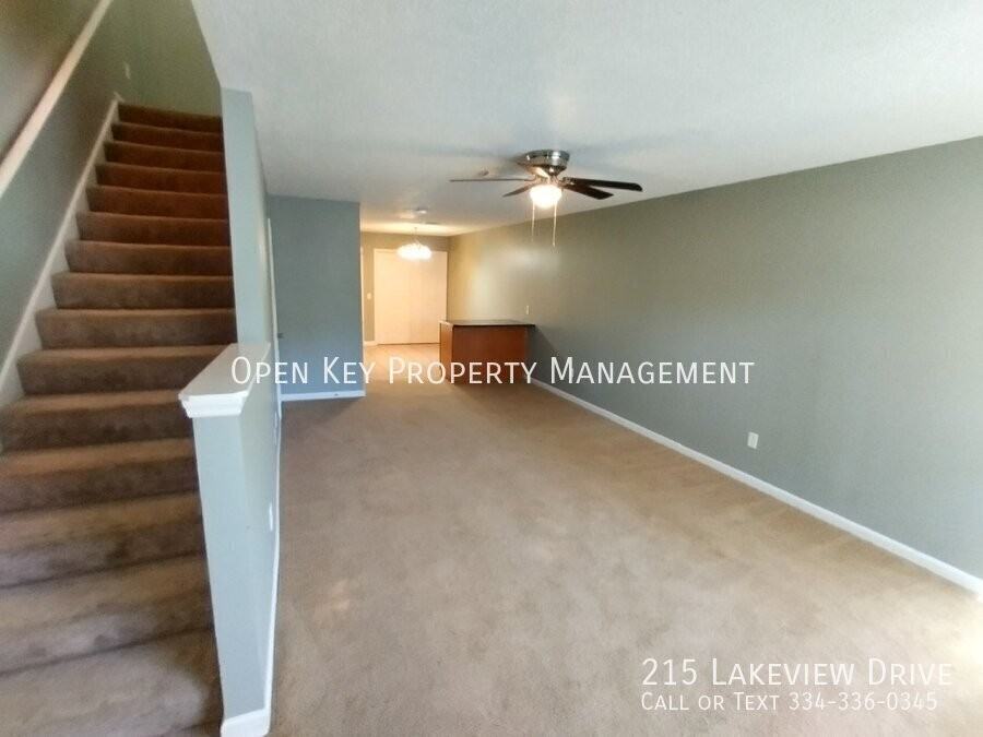 215 Lakeview Dr - Photo 4 of 17