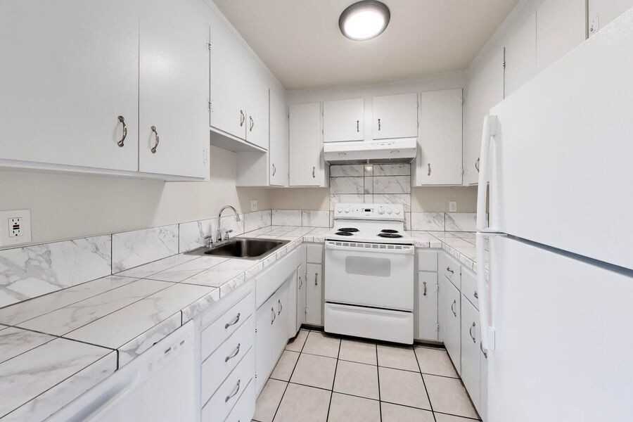1281 Ayala Dr #04