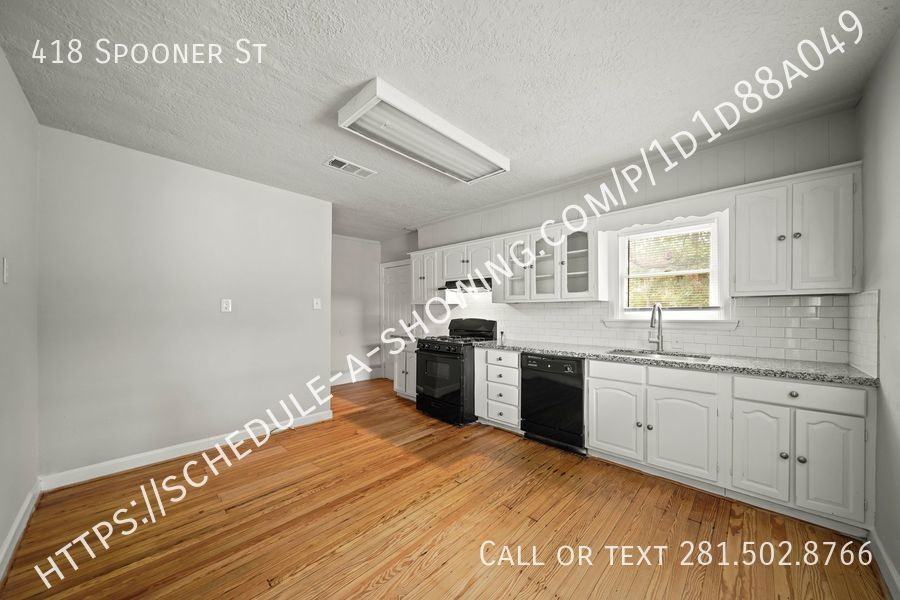 418 Spooner St - Photo 2 of 11