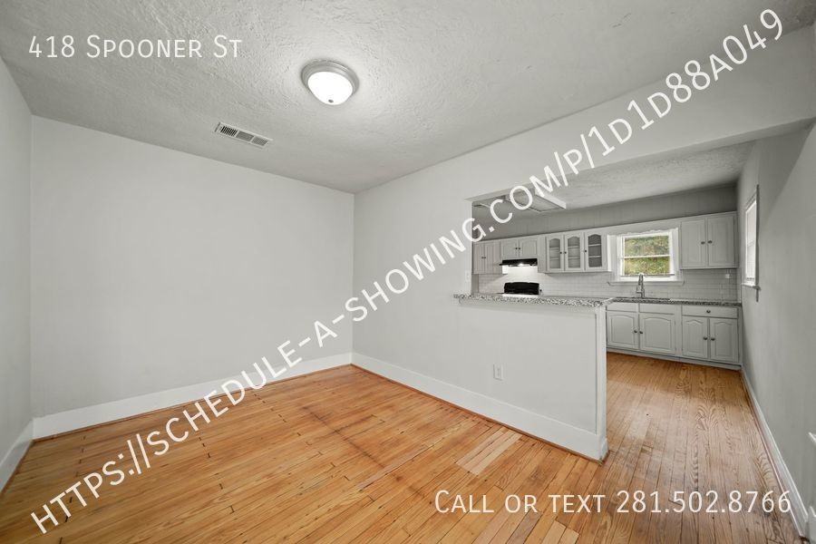 418 Spooner St - Photo 3 of 11