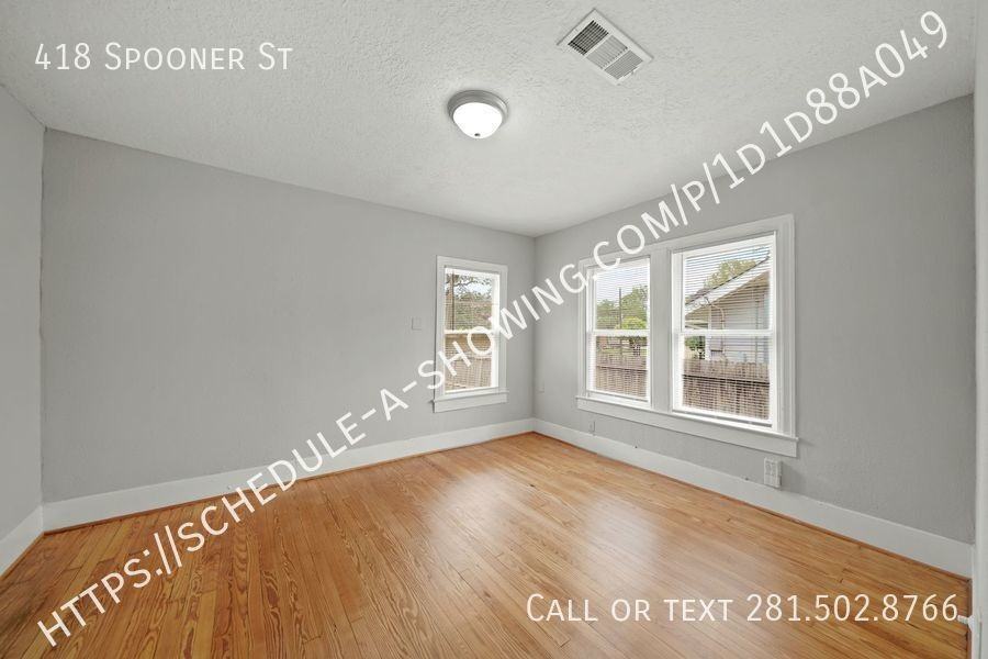 418 Spooner St - Photo 7 of 11