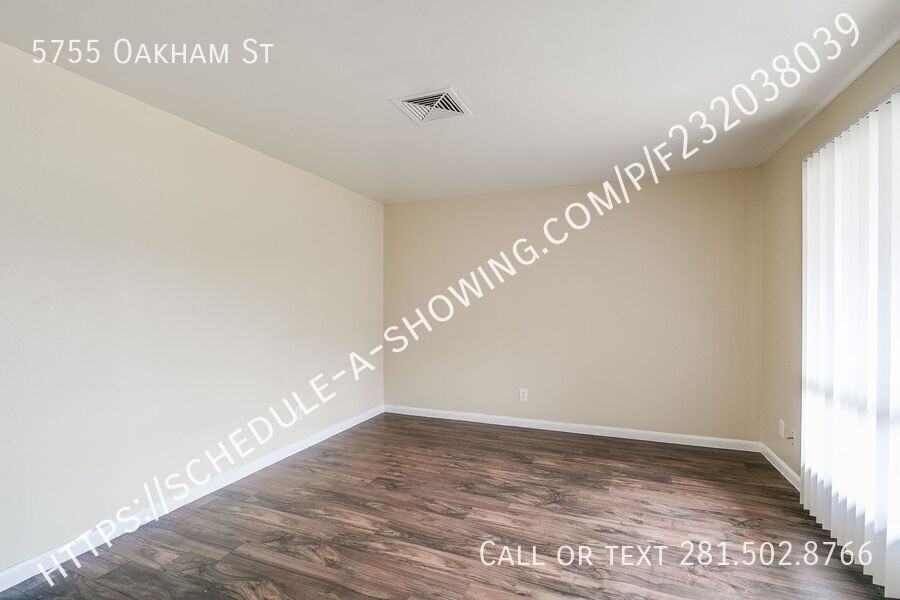 5755 Oakham St - Photo 2 of 11