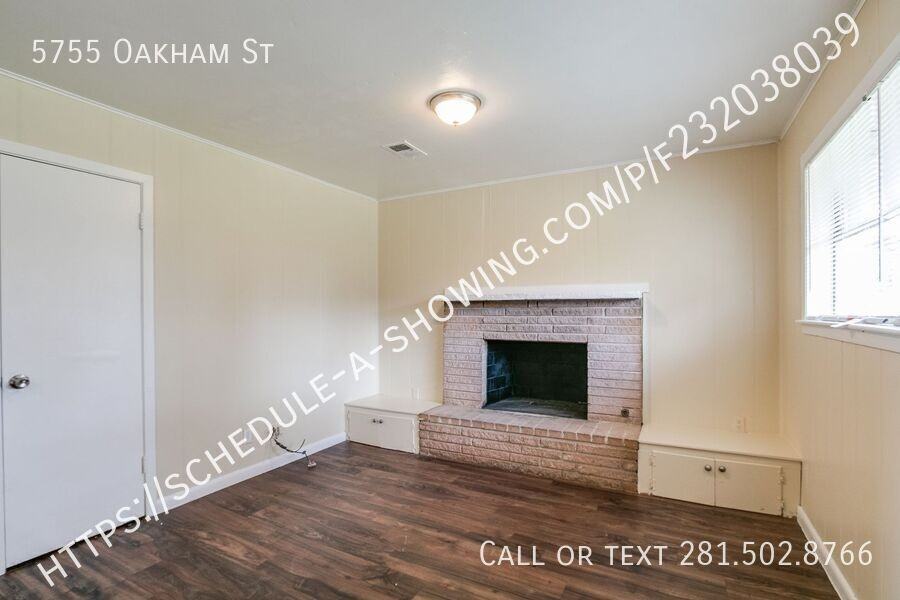 5755 Oakham St - Photo 4 of 11