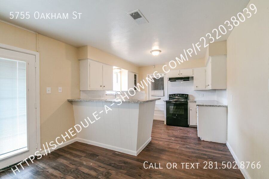 5755 Oakham St - Photo 6 of 11
