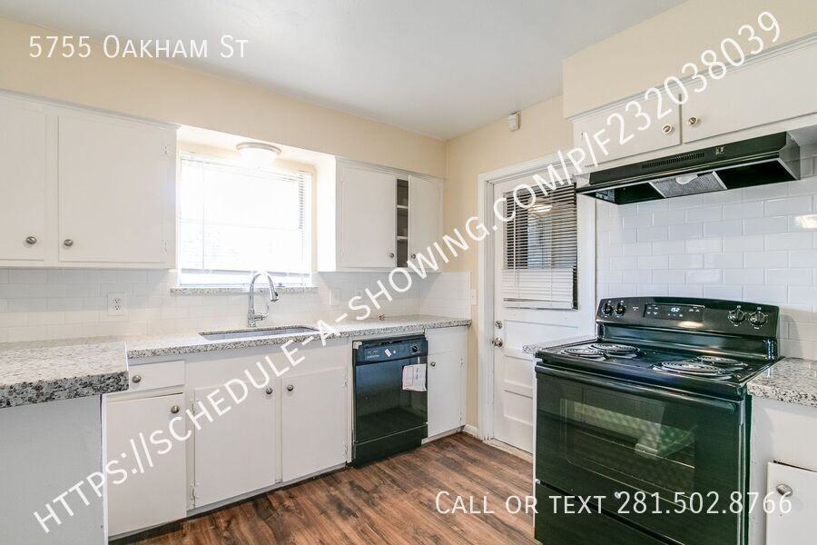 5755 Oakham St - Photo 7 of 11