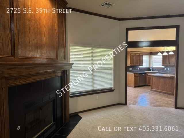 2725 Se 39th St - Photo 6 of 38