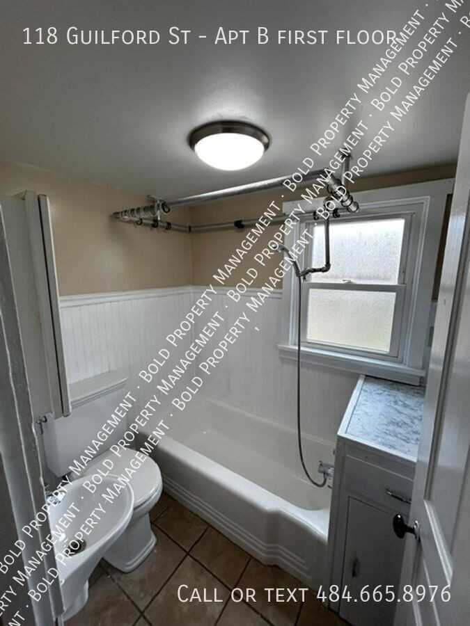 118 Guilford St - Photo 7 of 11