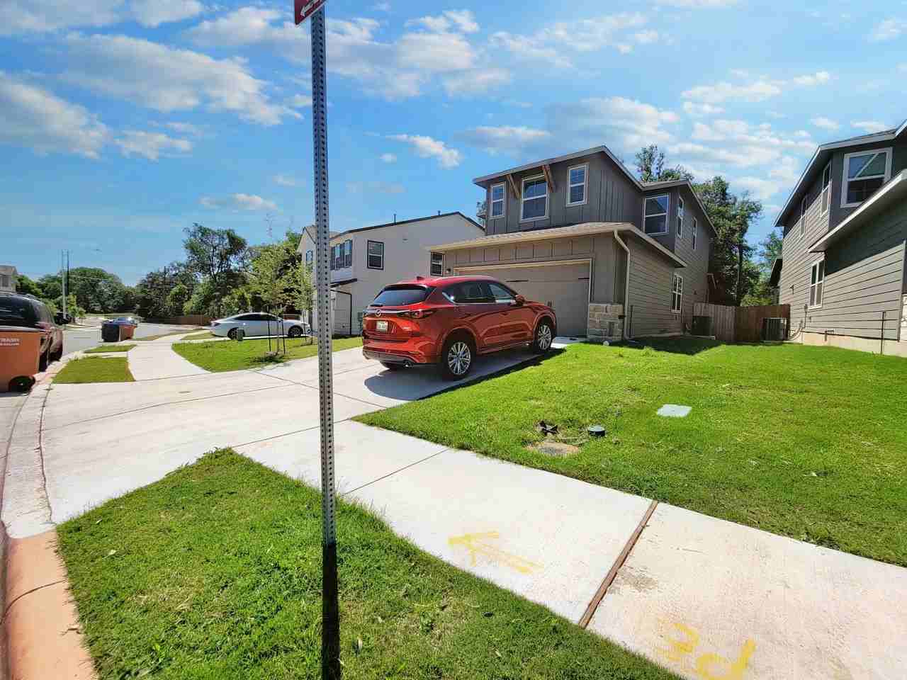 1111 Winnie Dr - Photo 4 of 33