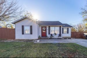 featured image of 804 E Hook St