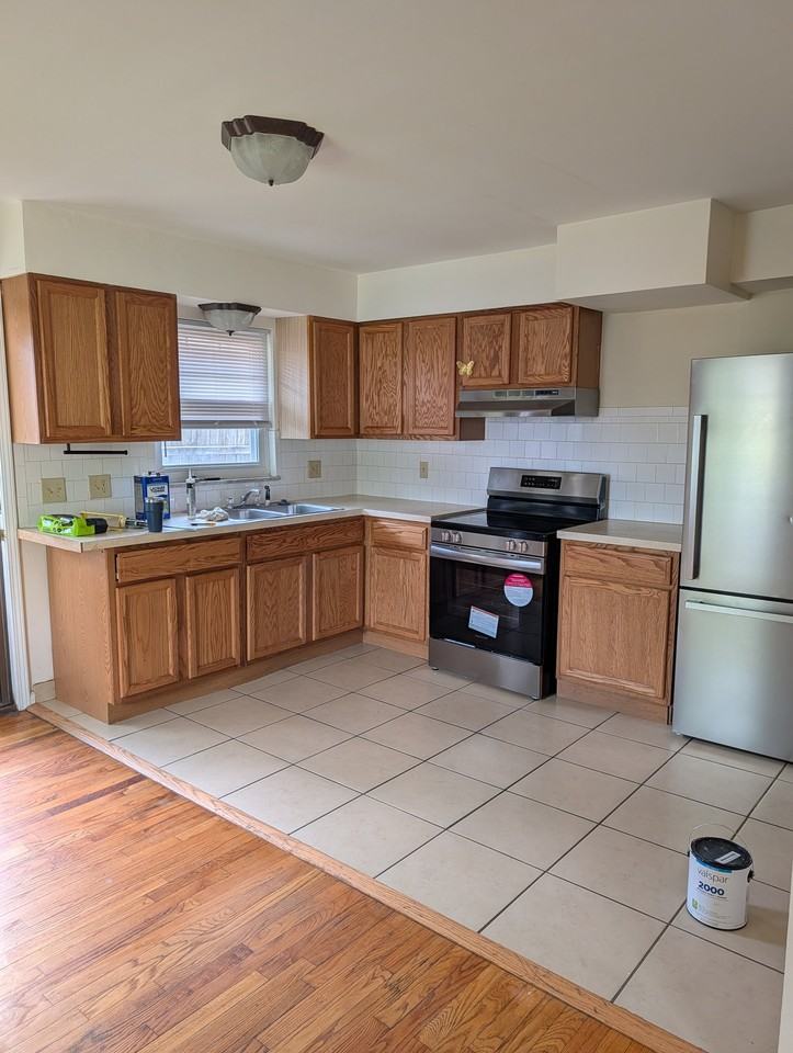 885 E North Broadway St - Photo 2 of 12