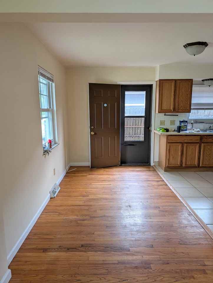 885 E North Broadway St - Photo 3 of 12