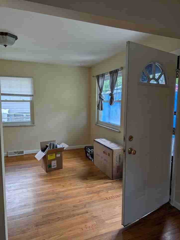 885 E North Broadway St - Photo 4 of 12