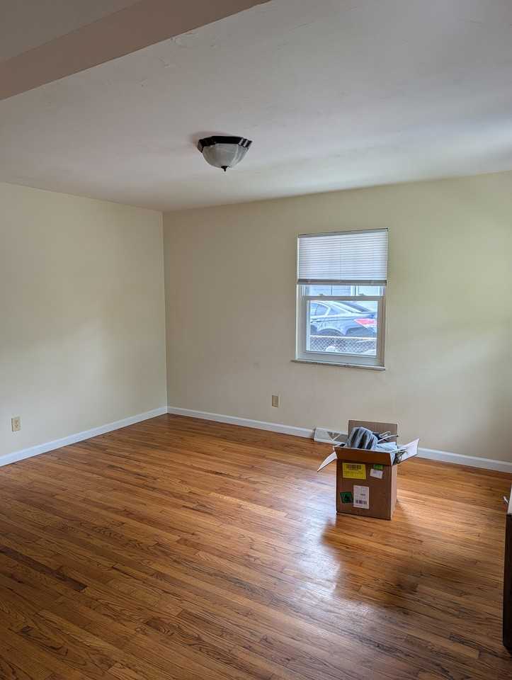 885 E North Broadway St - Photo 5 of 12