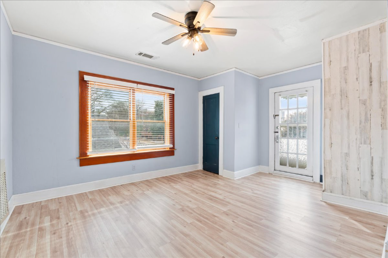 469 10th St Nw #3 - Photo 3 of 13