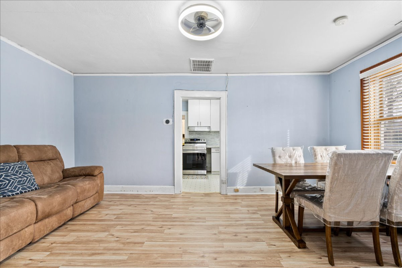 469 10th St Nw #3 - Photo 4 of 13