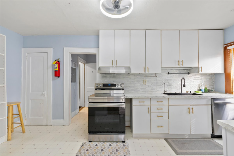 469 10th St Nw #3 - Photo 6 of 13