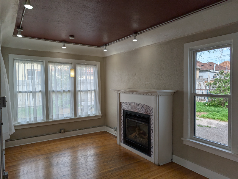 709 E Lewis St - Photo 3 of 20