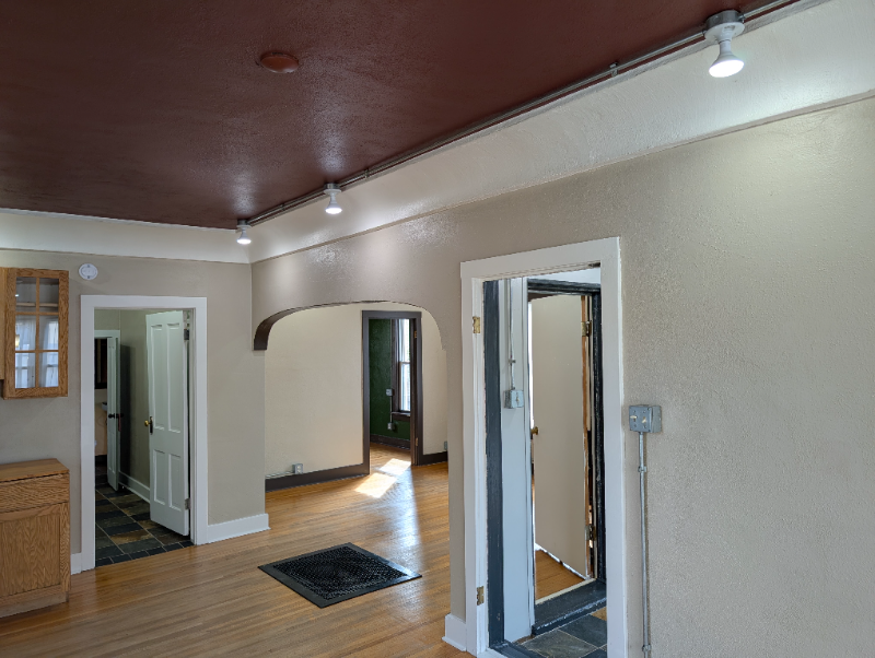 709 E Lewis St - Photo 5 of 20