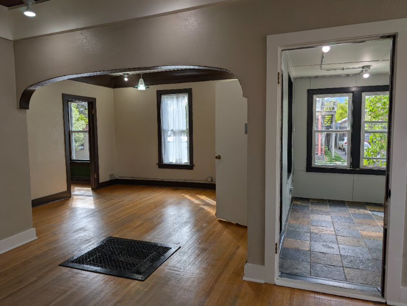 709 E Lewis St - Photo 6 of 20