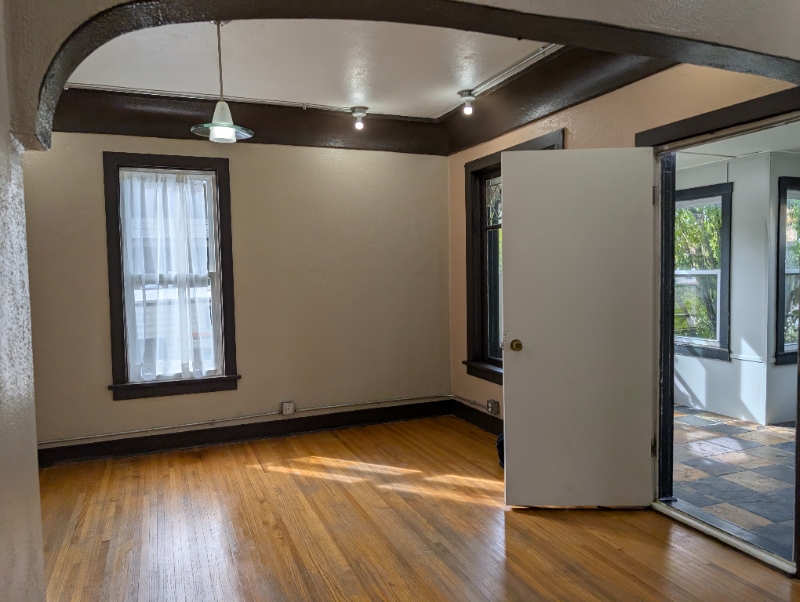 709 E Lewis St - Photo 7 of 20