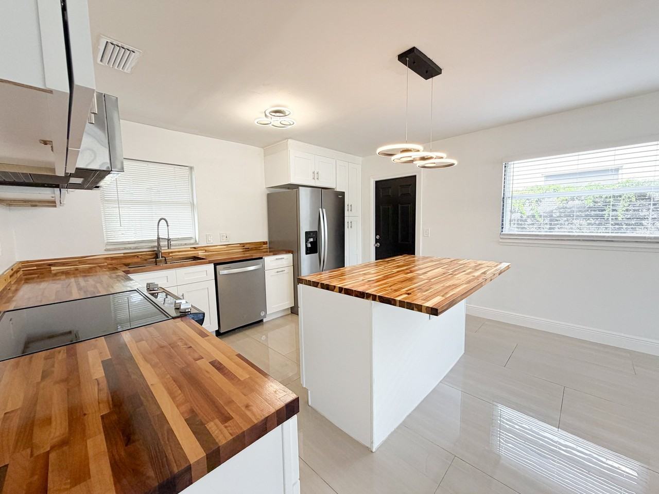 1320 1st Ave Nw - Photo 2 of 19