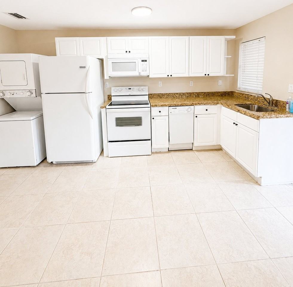 700 Sw 15th Ave #6 - Photo 3 of 8