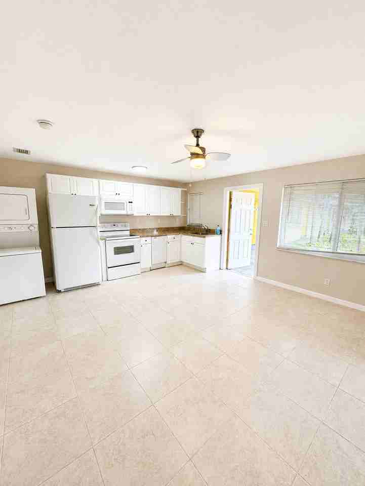 700 Sw 15th Ave #6 - Photo 4 of 8
