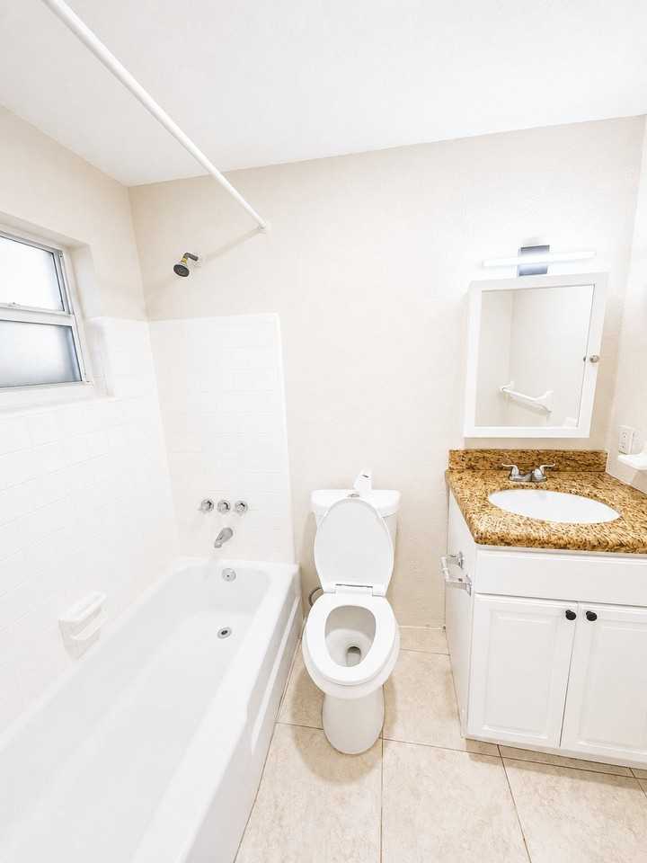 700 Sw 15th Ave #6 - Photo 7 of 8