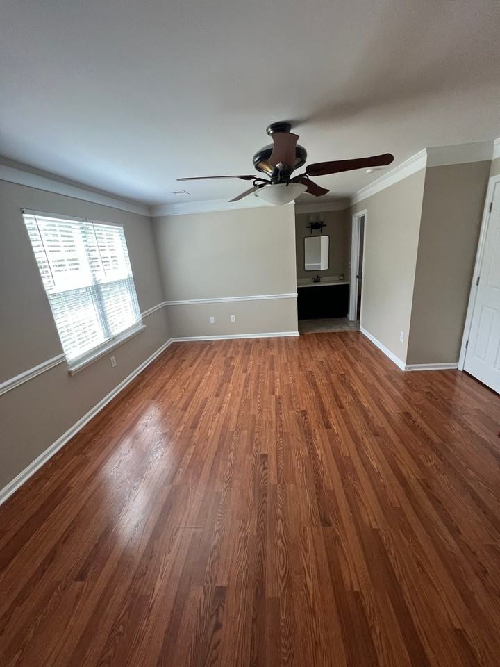 2135 Pinehurst Ave - Photo 2 of 13