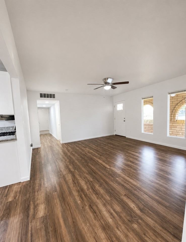 2533 S Olivia Ave - Photo 2 of 9