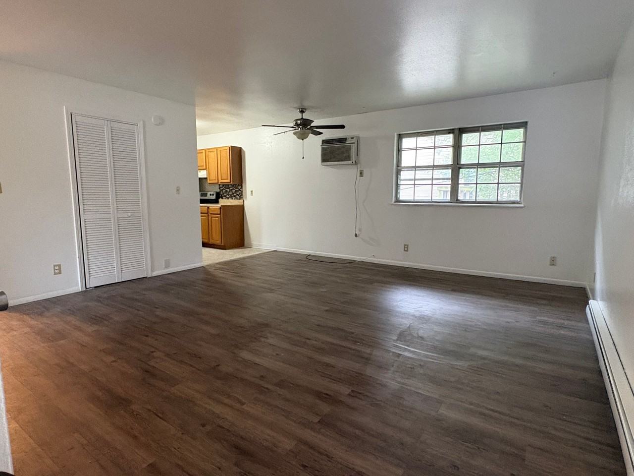 505 S Poplar St #1 - Photo 3 of 11