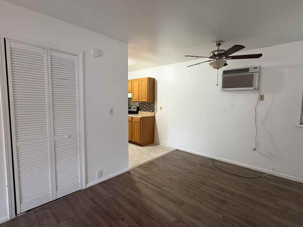505 S Poplar St #1 - Photo 4 of 11
