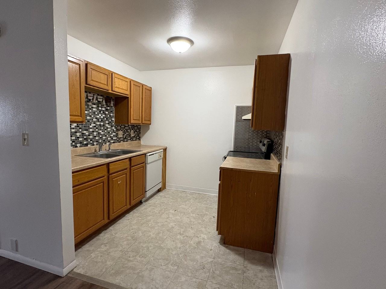 505 S Poplar St #1 - Photo 6 of 11