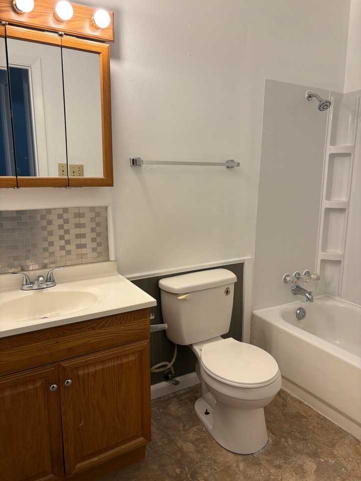 505 S Poplar St #1 - Photo 7 of 11